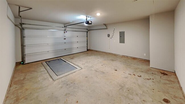 Building Photo - 2724 Dennis Dr