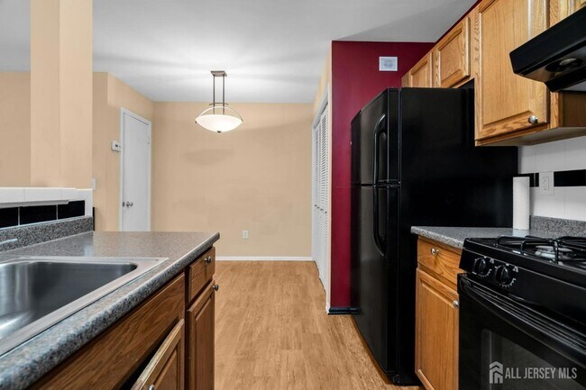 Building Photo - 19 Delavan Ct
