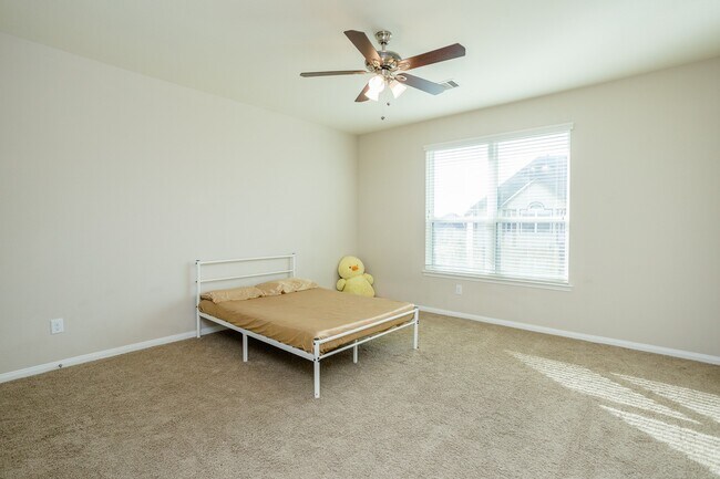 Building Photo - 4622 Regal Shadow Ln