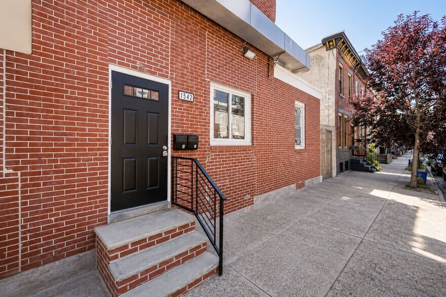 Building Photo - 1542 Tasker St