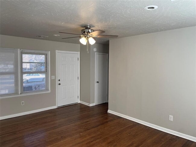 Building Photo - 228 W 9th St