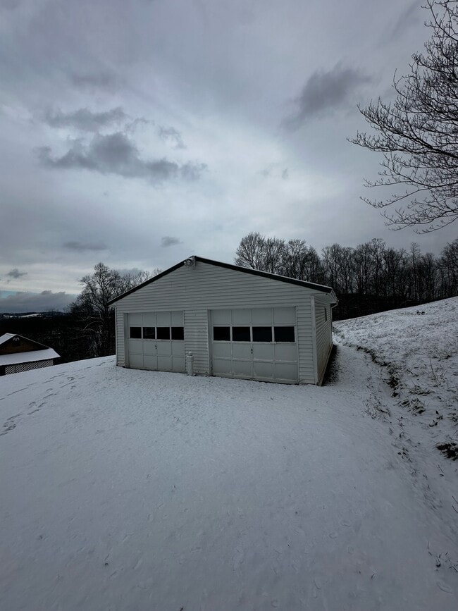 Building Photo - 223 Vinegar Hill Rd