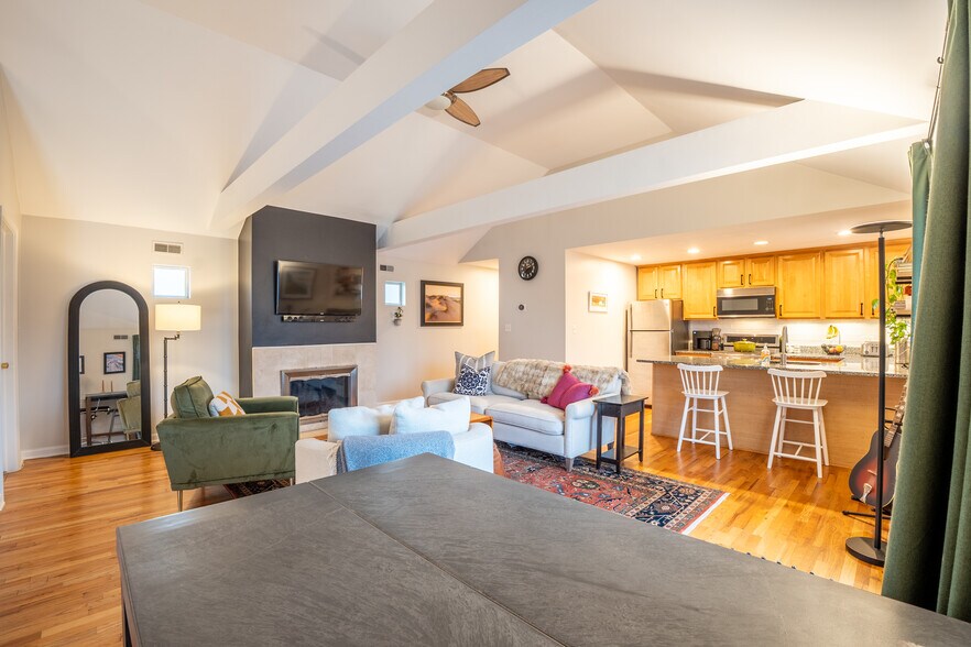 Building Photo - 1111 N Honore St