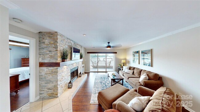Building Photo - 9816 Emerald Point Dr