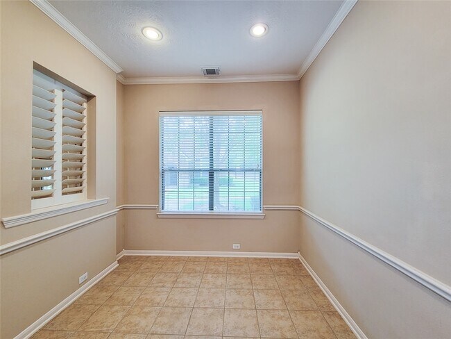 Building Photo - 206 Whispering Ridge Terrace