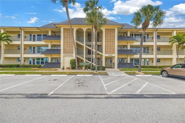 Building Photo - 4700 Cove Cir