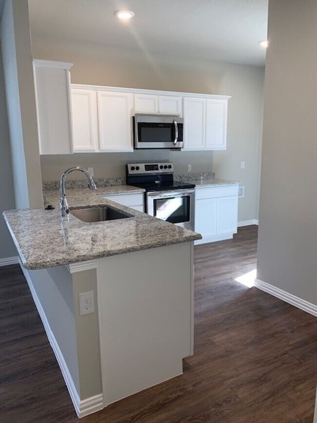 Building Photo - $200 Off first month