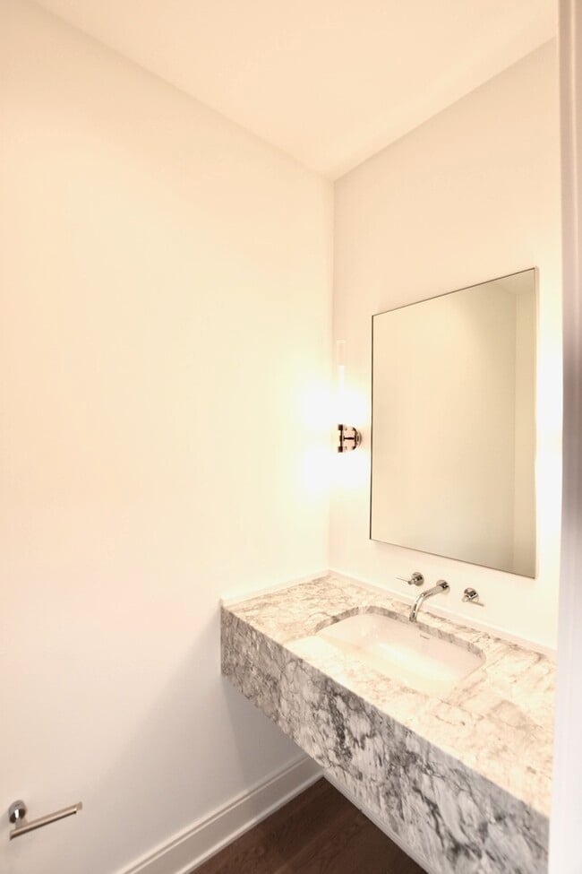 Building Photo - 60 E Randolph St