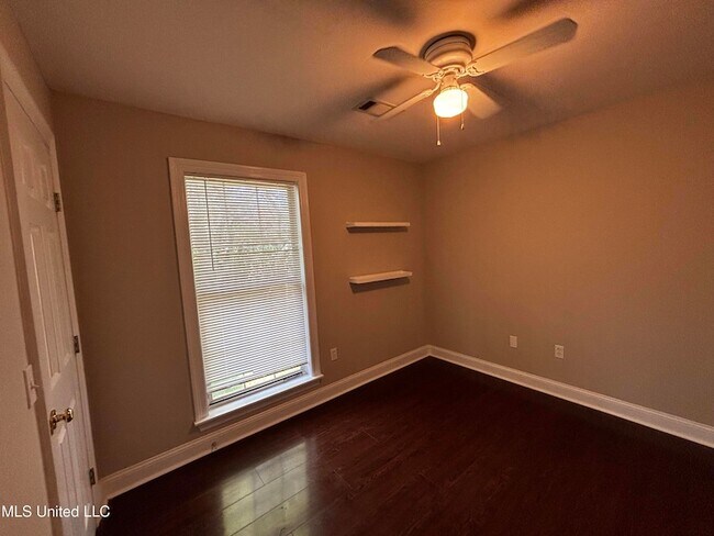 Building Photo - 410 Abbey Woods