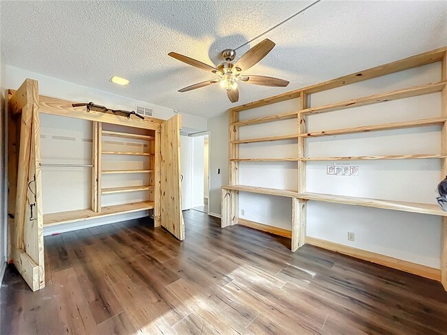 Building Photo - 233 Crown Oaks Way