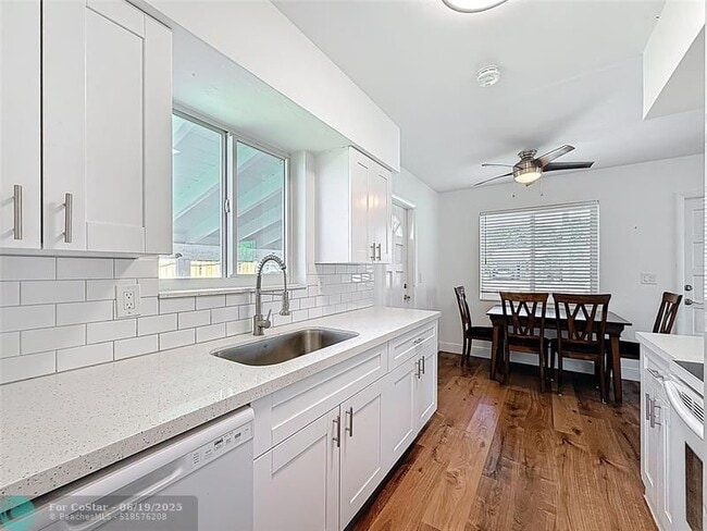 Building Photo - 50 NE 56th Ct