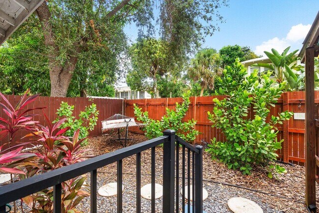 Building Photo - 314 S Palmway