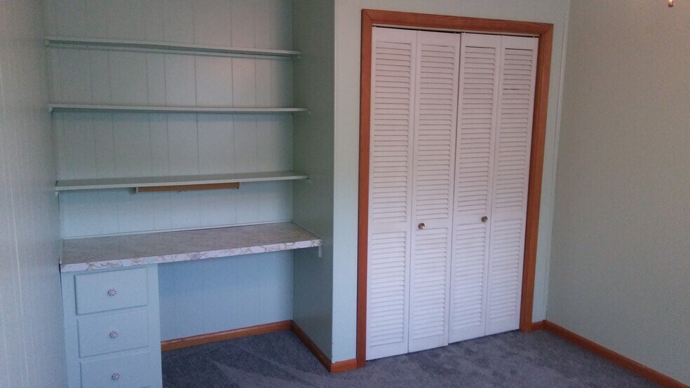 Bonus room: guest room, craft room, storage - 2 Harris Rd