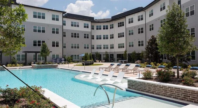 Building Photo - 8877 Lakes at 610 Dr