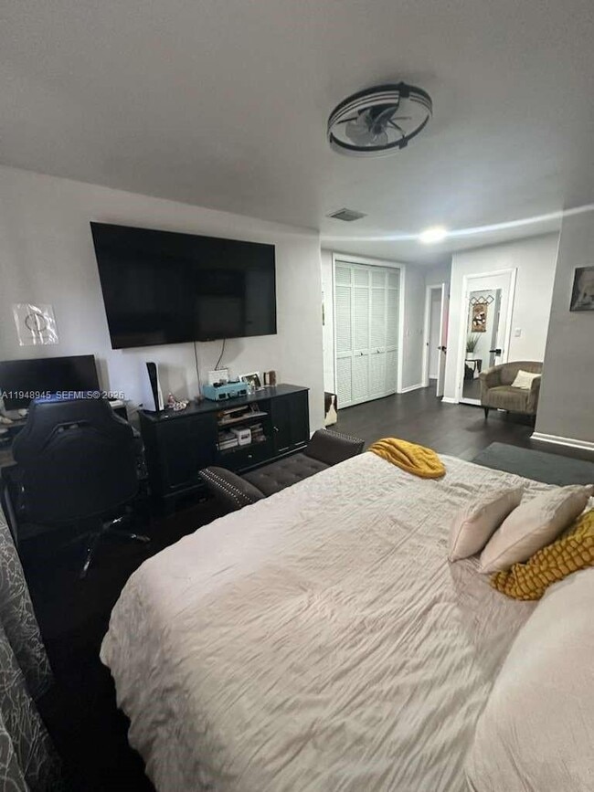 Building Photo - 2827 McKinley St