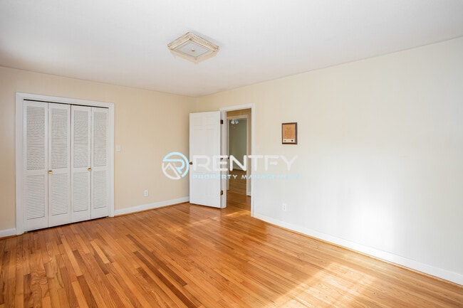 Building Photo - 606 Milford Hills Rd