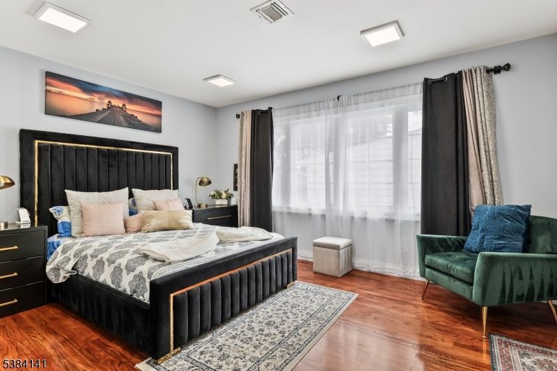 Building Photo - 231 Starmond Ave