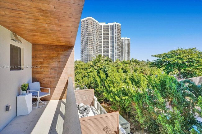 Building Photo - 3040 N Ocean Blvd
