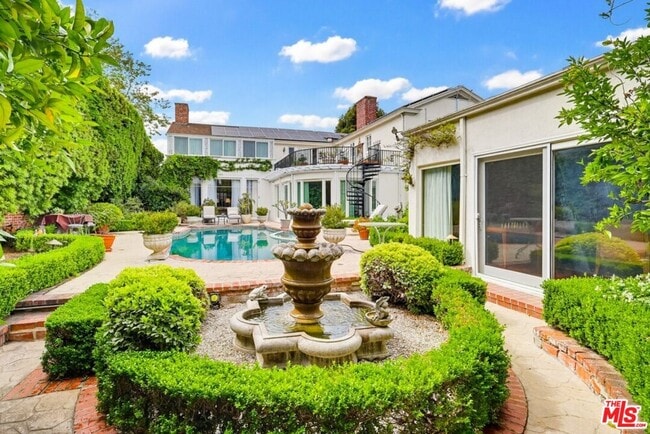 Building Photo - 516 S Rimpau Blvd