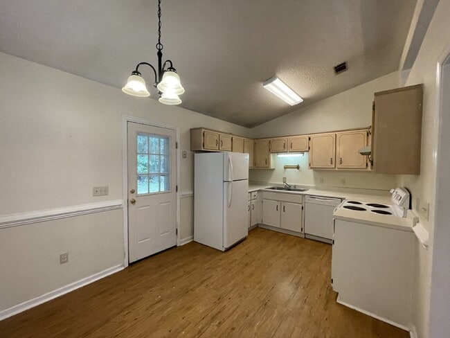 Building Photo - House for Rent