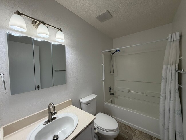 Building Photo - 3 Bedroom Single Story Home Available Near Dennis Chavez Blvd SW & 98th St SW!