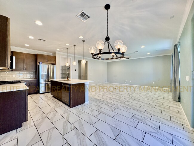 Building Photo - 9731 E Lynx Lk Trl
