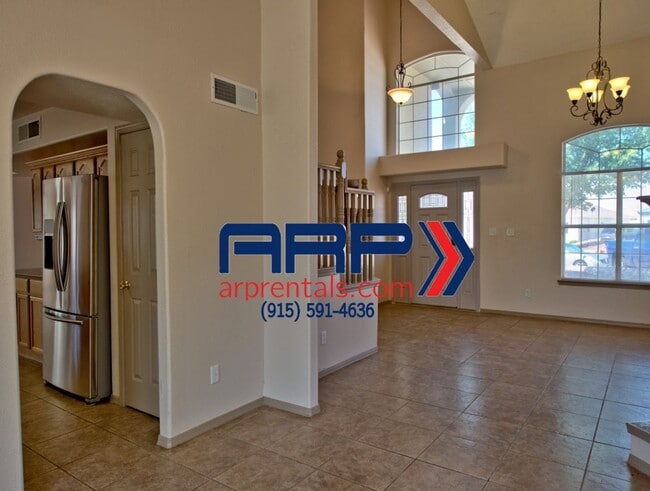 Building Photo - SPACIOUS AND ELEGANT EASTSIDE HOME