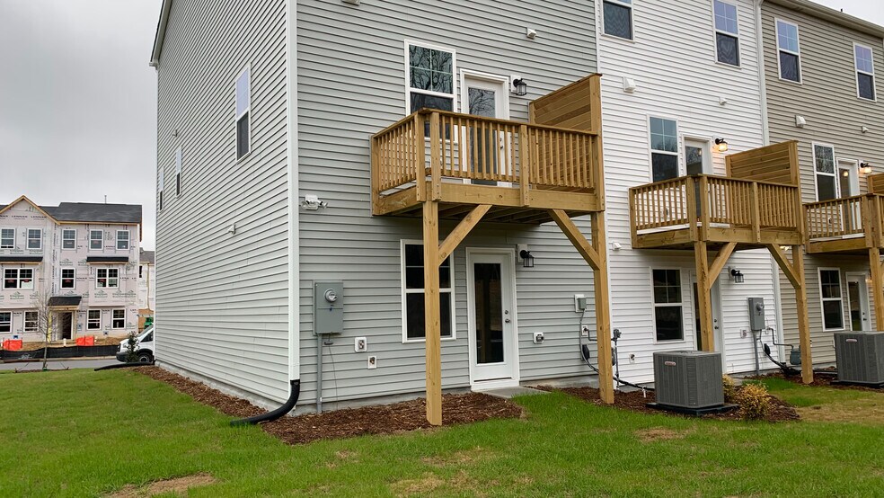 Building Photo - Room in Townhome on Chert Ln