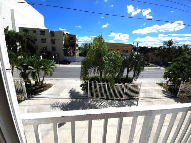 Building Photo - 437 SW 7th St