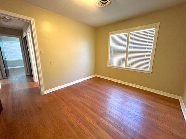 Building Photo - Coming Soon 10/8/25! Charming and spacious...