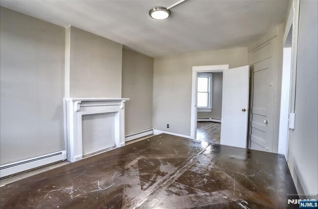 Building Photo - 743 Harrison Ave