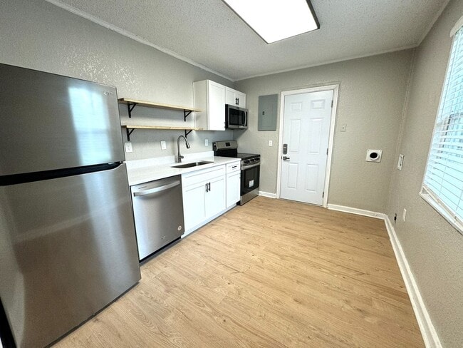 Building Photo - Renovated 2 Bedroom Jacksonville Heights Duplex Apartment