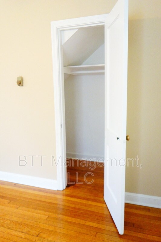 Building Photo - 812 Greenwood Cir