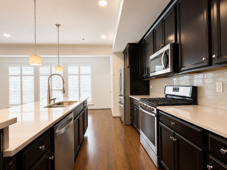 Building Photo - 708 Mayer Pl