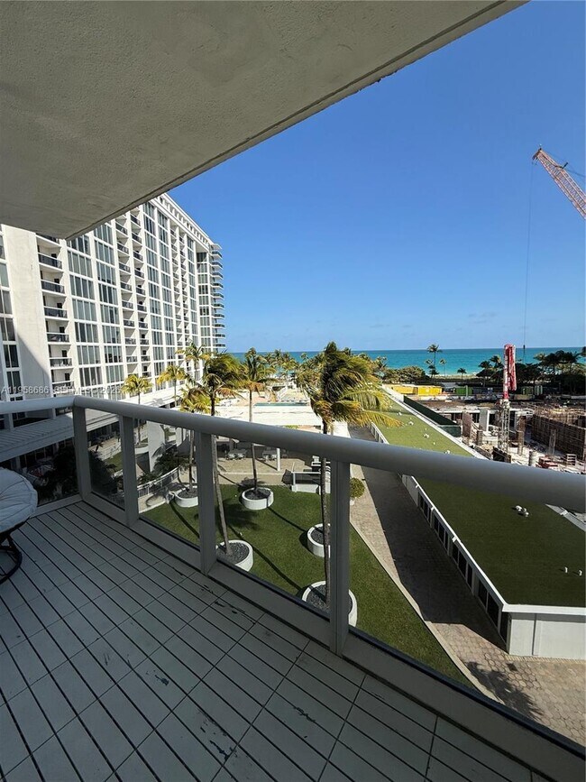 Building Photo - 10275 Collins Ave