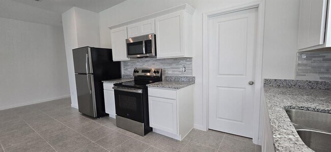 Building Photo - 474 Hennepin Lp