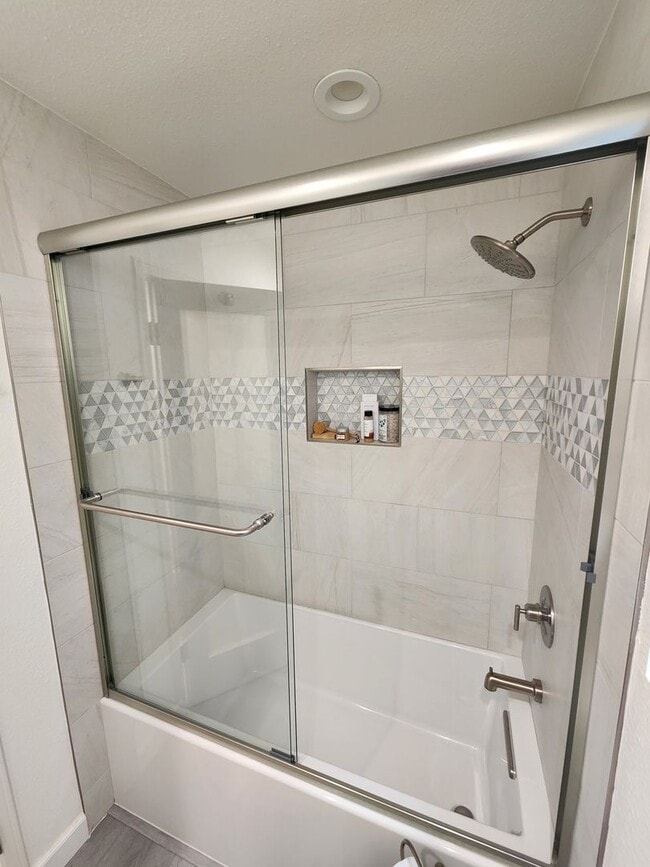 Building Photo - 3 Bedroom Townhouse in Solana Beach