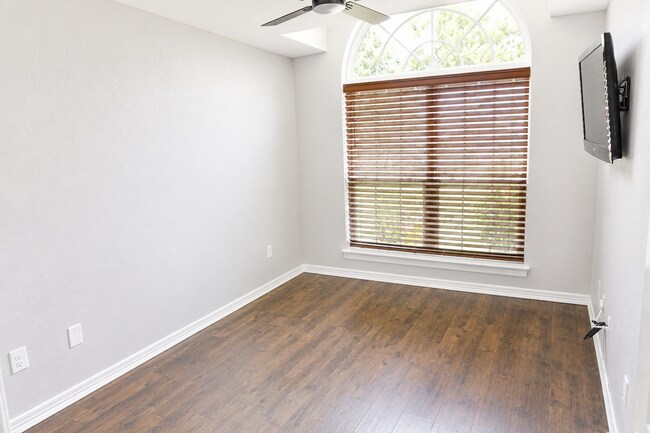 Building Photo - 5601 Country Ridge