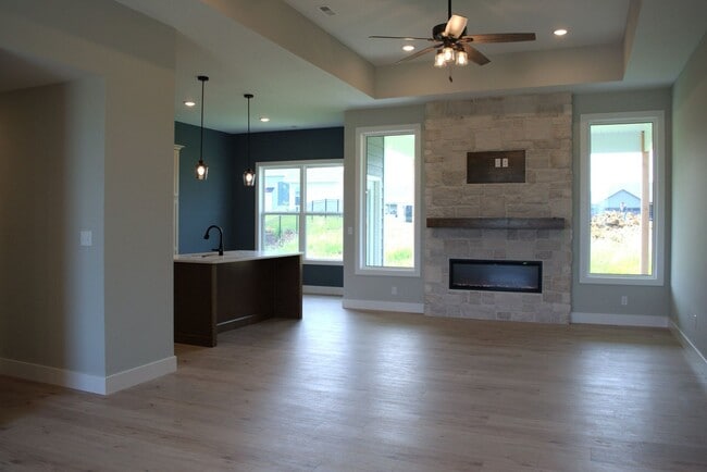 Building Photo - Beautiful 3 Bed 2 Bath Ranch In The Brooks!