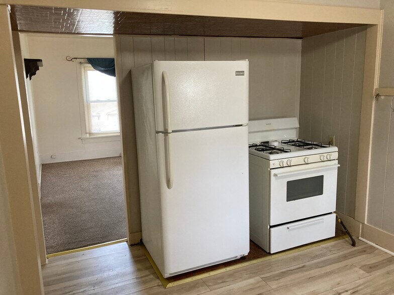 Building Photo - 302 Canal St W