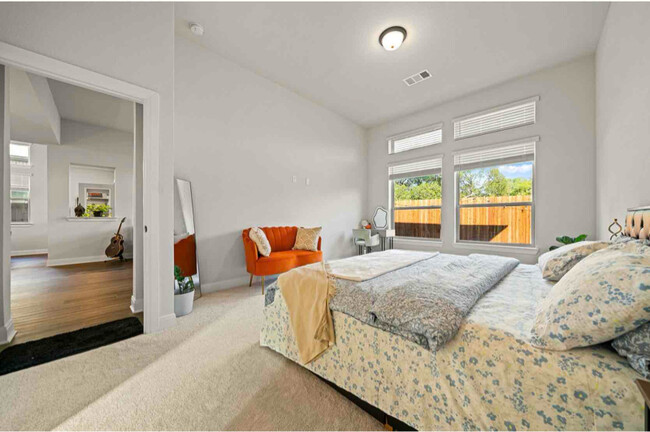Building Photo - 1529 Woodford Pl