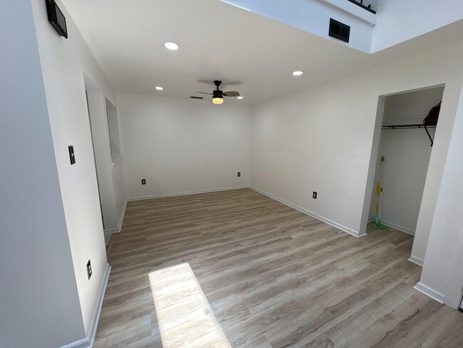 Building Photo - 72304 Delaire Landing Rd