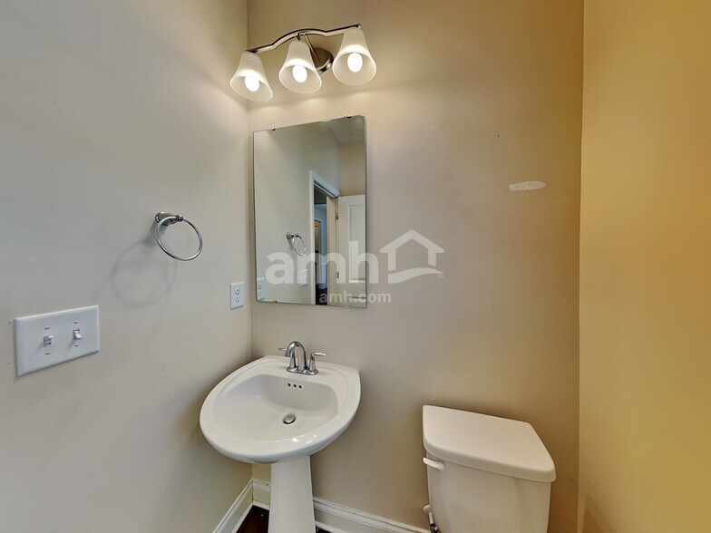 Building Photo - 1022 Monitor Ct