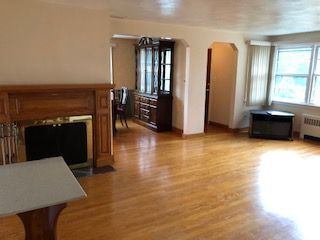 Living Room w/ fireplace - 197 Carter Ln