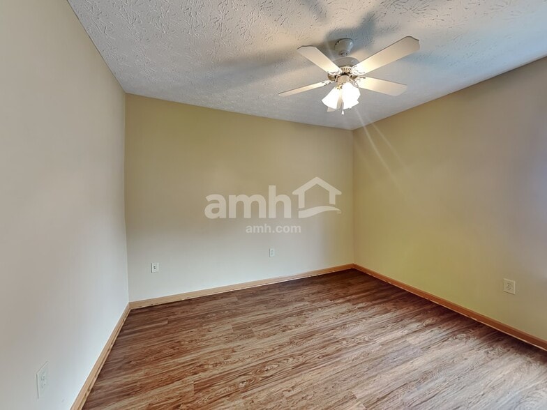 Building Photo - 438 Rothgate Dr