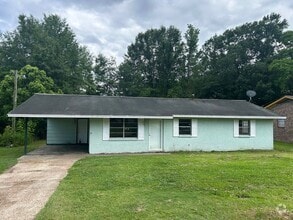 Building Photo - 3 bedroom 1 bath home available for rent