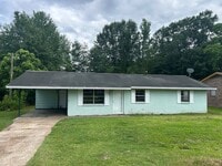Building Photo - 3 bedroom 1 bath home available for rent