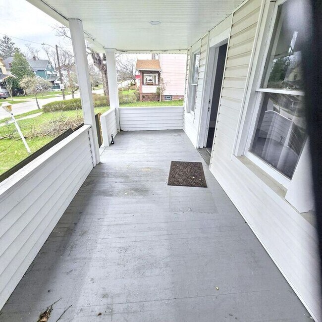 Building Photo - 3-Bedroom Home with Attic and Basement in ...