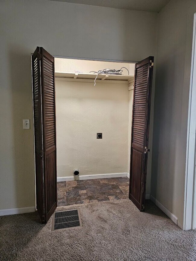 Building Photo - Two Bedroom One Bath Lower Duplex with W/D Hookup