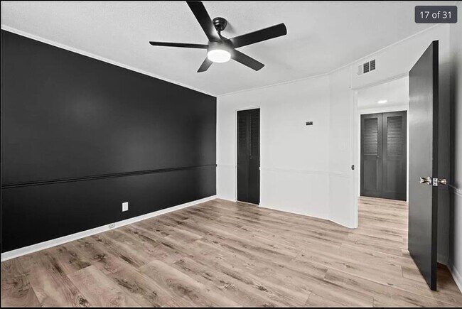 Building Photo - 2807 Pembroke Ln